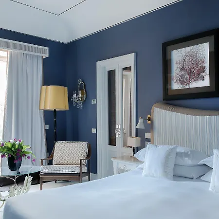 Tiberio Palace - The Leading Of The World 5* קאפרי