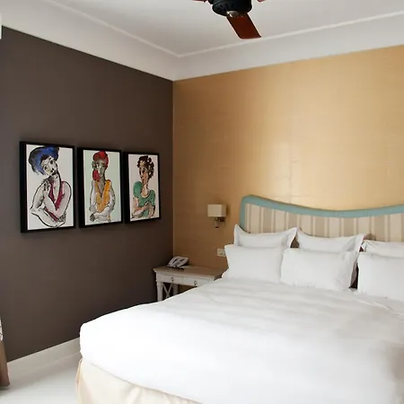 Tiberio Palace - The Leading Of The World קאפרי