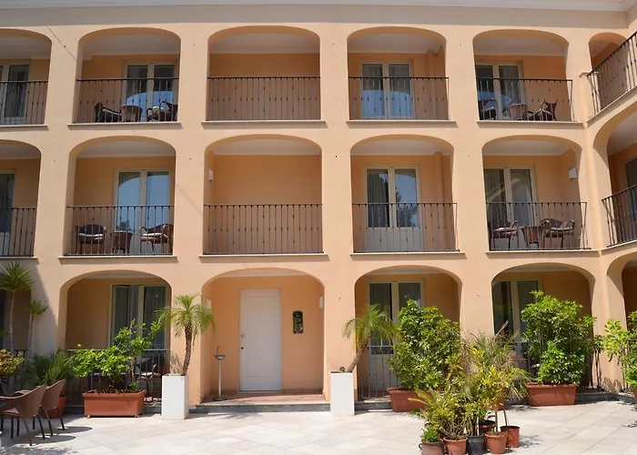 Отель Tiberio Palace - The Leading Of The World Капри